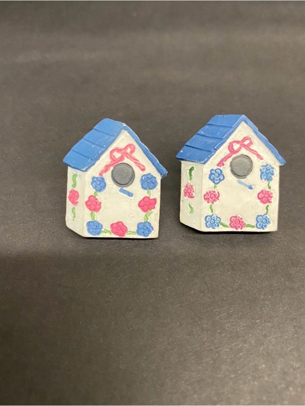 In a Country Garden by La Mode Hand Painted Lot of 2 Buttons "Birdhouse" #1558
